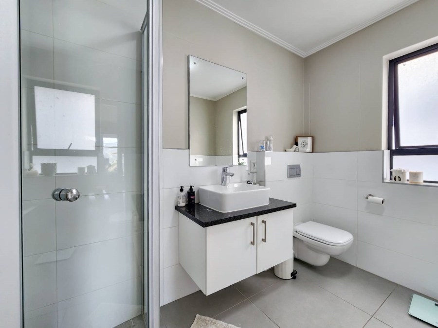 2 Bedroom Property for Sale in Vredehoek Western Cape